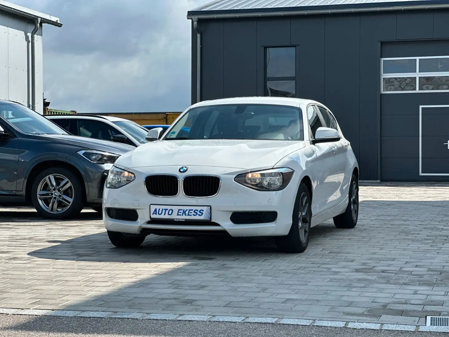 BMW 114 i Lim. PDC*A/C* Blanc - 1