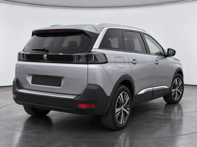 Peugeot 5008 view 2