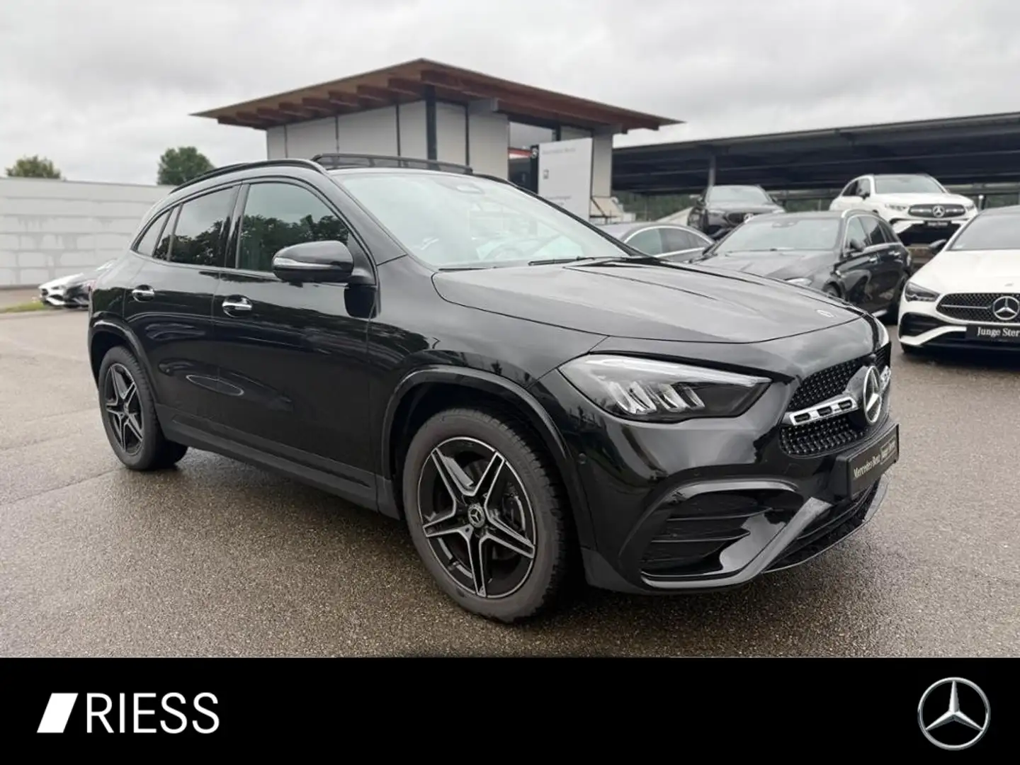Mercedes-Benz GLA 200 d 4M SD SpurW S-Sitz KeyLess Navi PDC Schwarz - 1