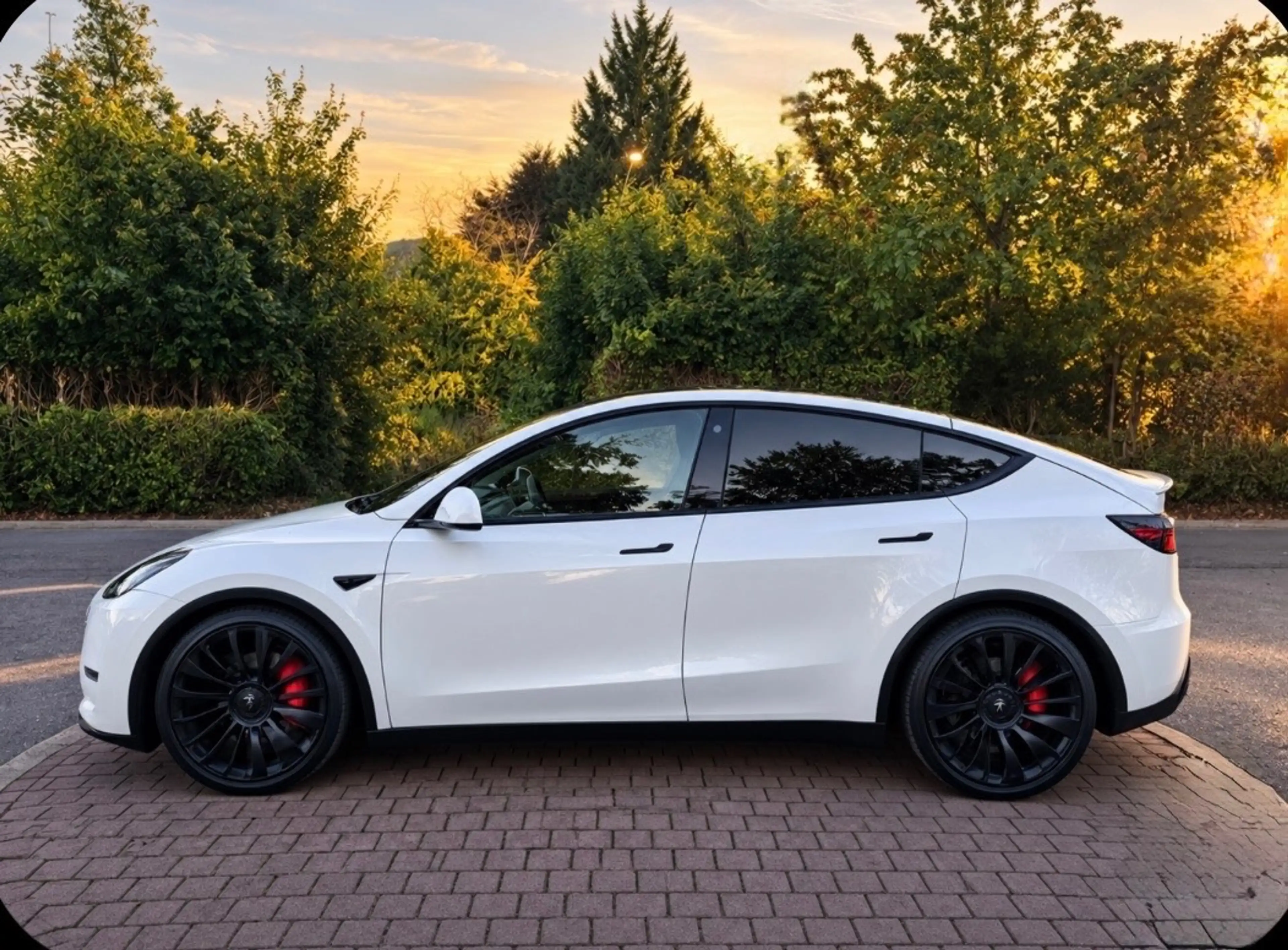 Tesla Model Y PERFORMANCE | AWD 4X4 | JANTES 21 | GARANTIE TESLA 2030 | AUTOPILOT !!! — photo 2