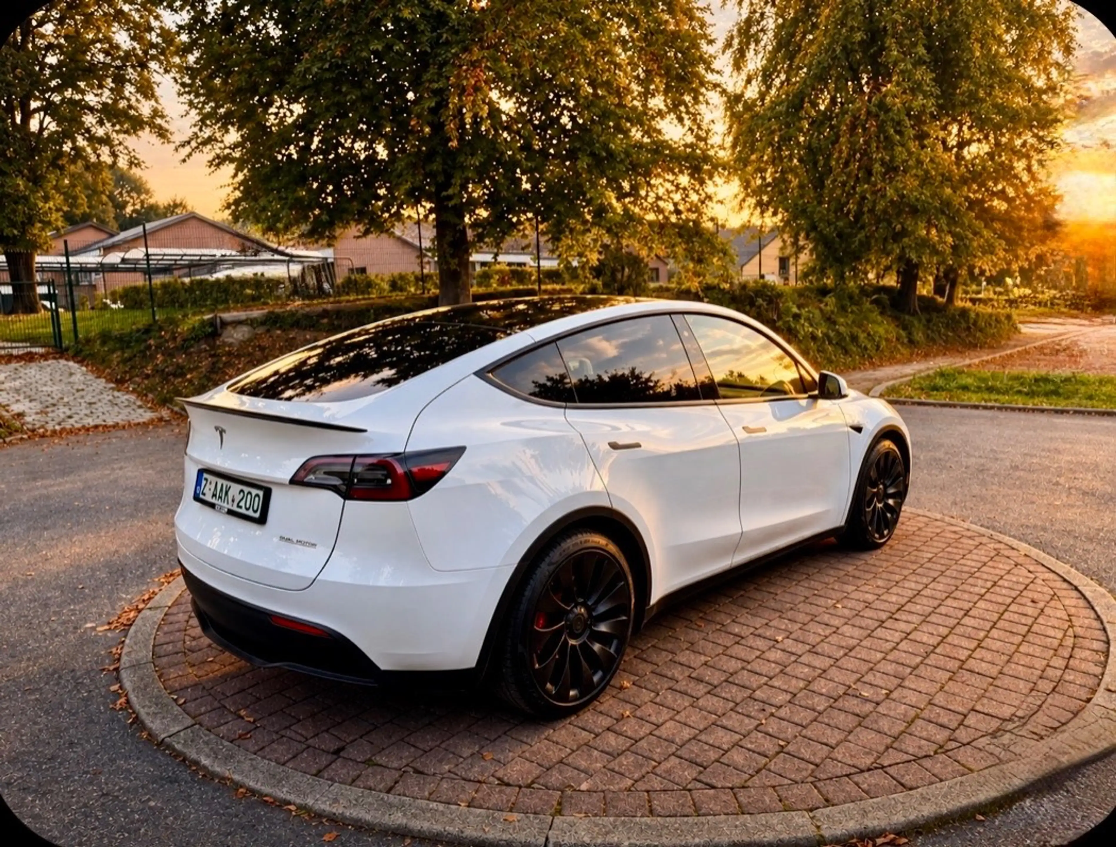 Tesla Model Y PERFORMANCE | AWD 4X4 | JANTES 21 | GARANTIE TESLA 2030 | AUTOPILOT !!! — photo 4