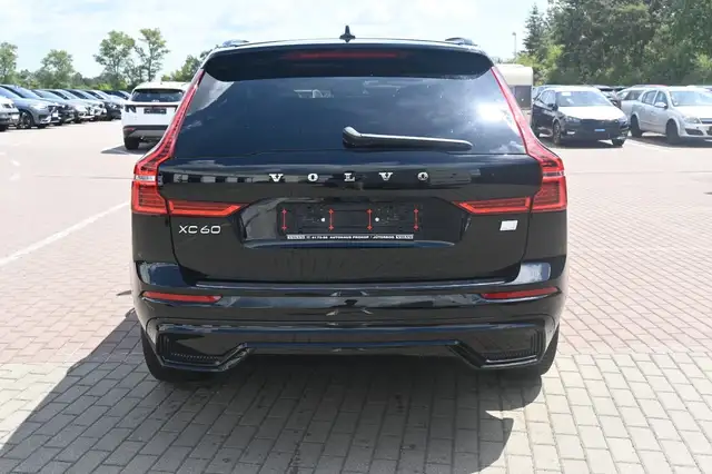 Volvo XC60 view 4