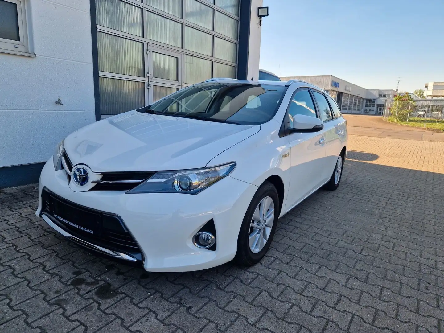 Toyota Auris Life/Navi/Kamera/Bluetooth Weiß - 1