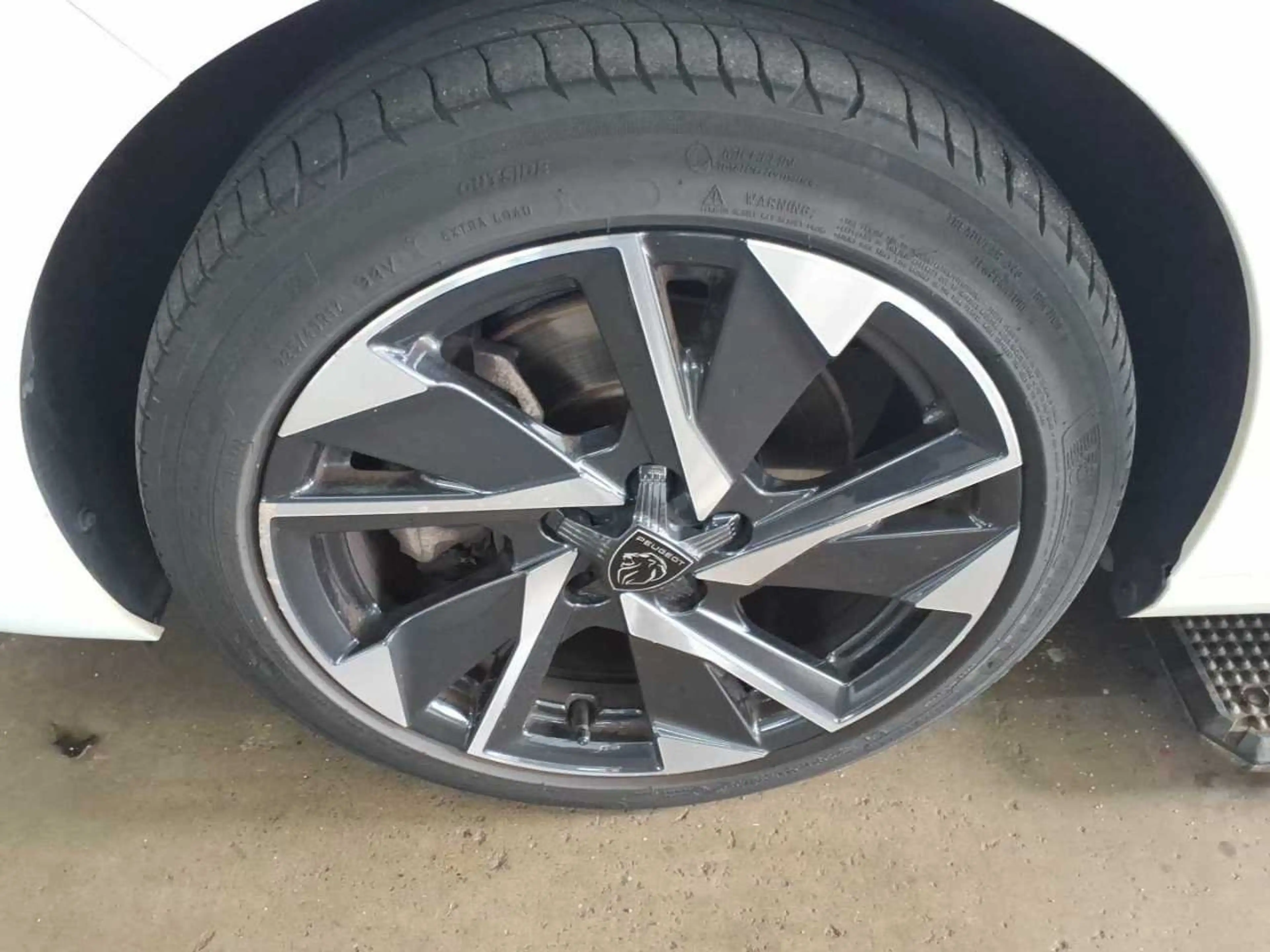 Peugeot 308 1.5 BlueHDi 130 SW Allure Pack AHK ACC BLIS — photo 12