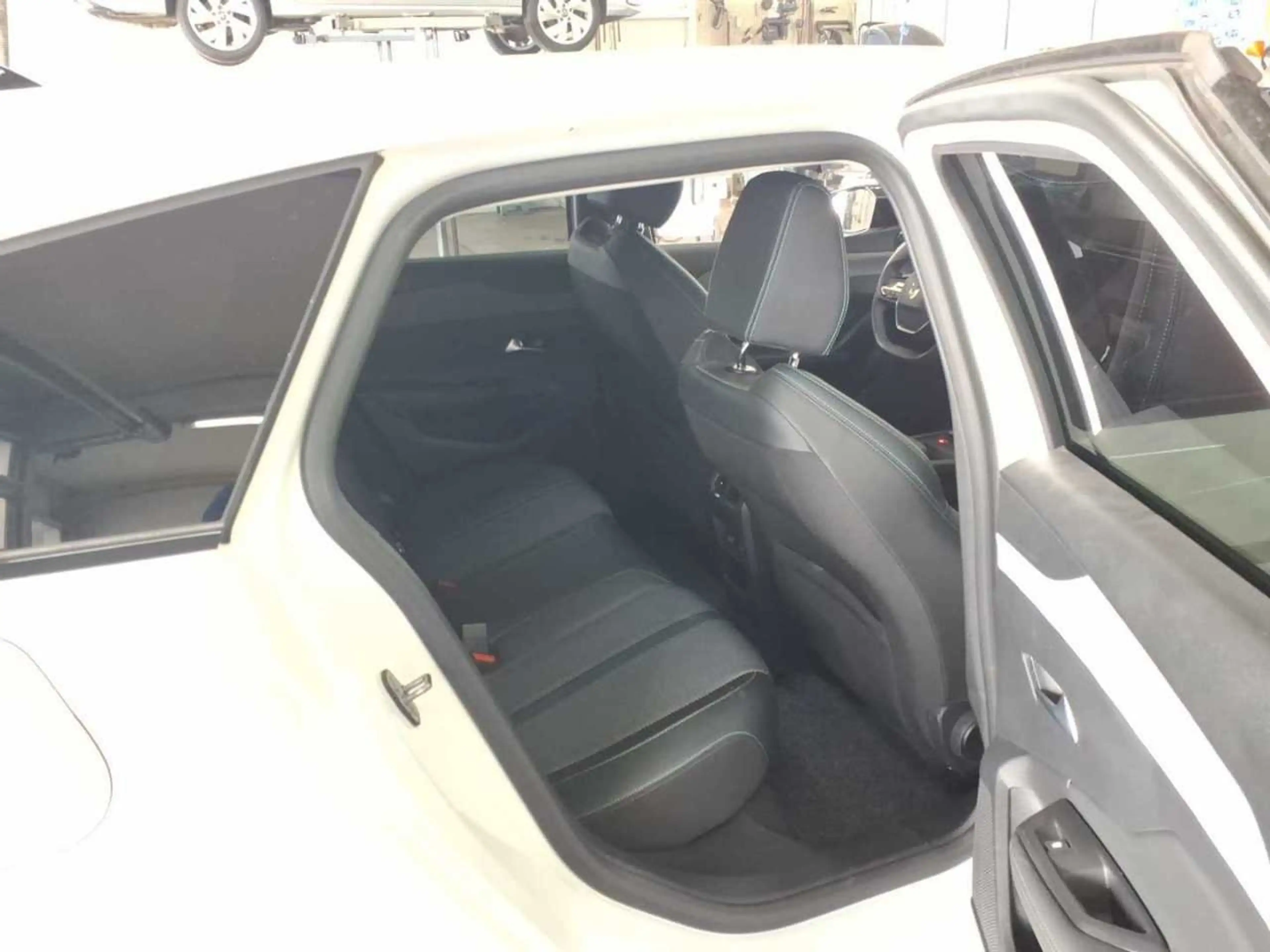 Peugeot 308 1.5 BlueHDi 130 SW Allure Pack AHK ACC BLIS — photo 11