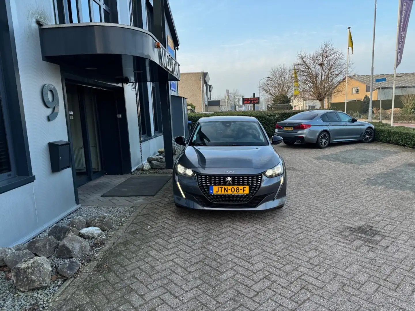 Peugeot 208 1.2PureTech 101PK Allure, Navi, Climatcntrl, Cruis Gris - 2