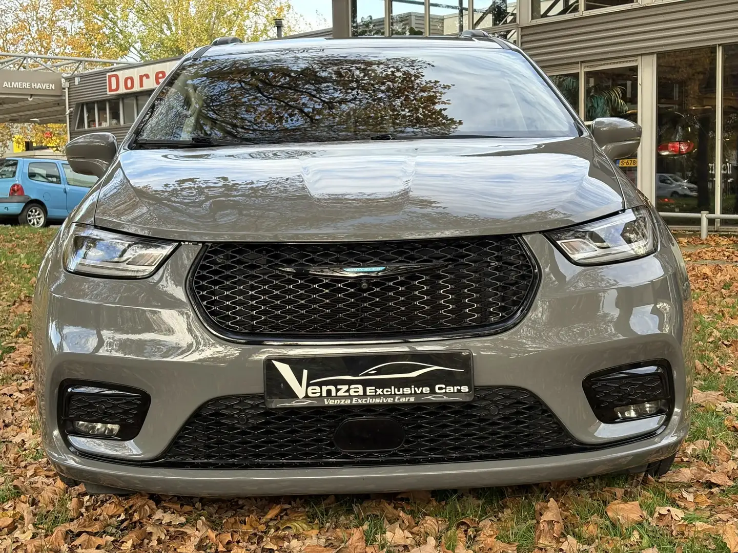 Chrysler Pacifica 3.6 Hybrid Touring Gris - 2