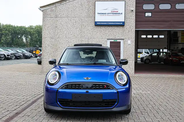 Mini Cooper Cooper view 2