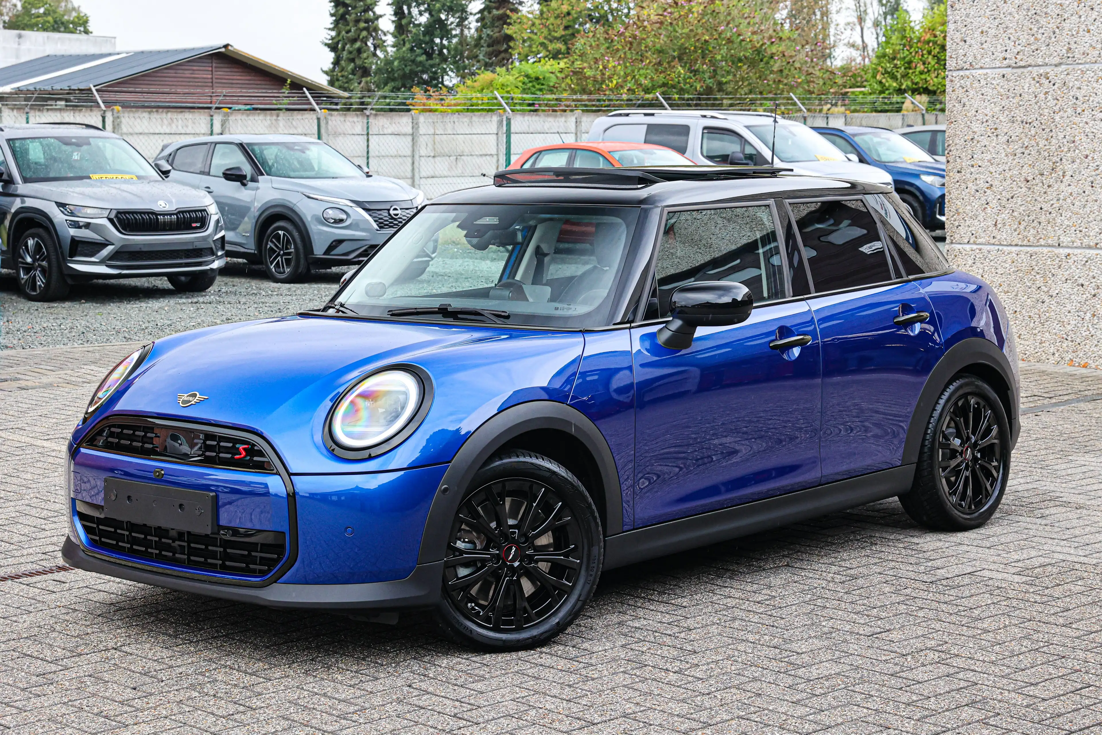 MINI Cooper S TRIM-UITVOERING*PANORAMISCH-DAK*HARMAN/KARDON*360°CAMERA*STUUR+ZETELVERWARMING*