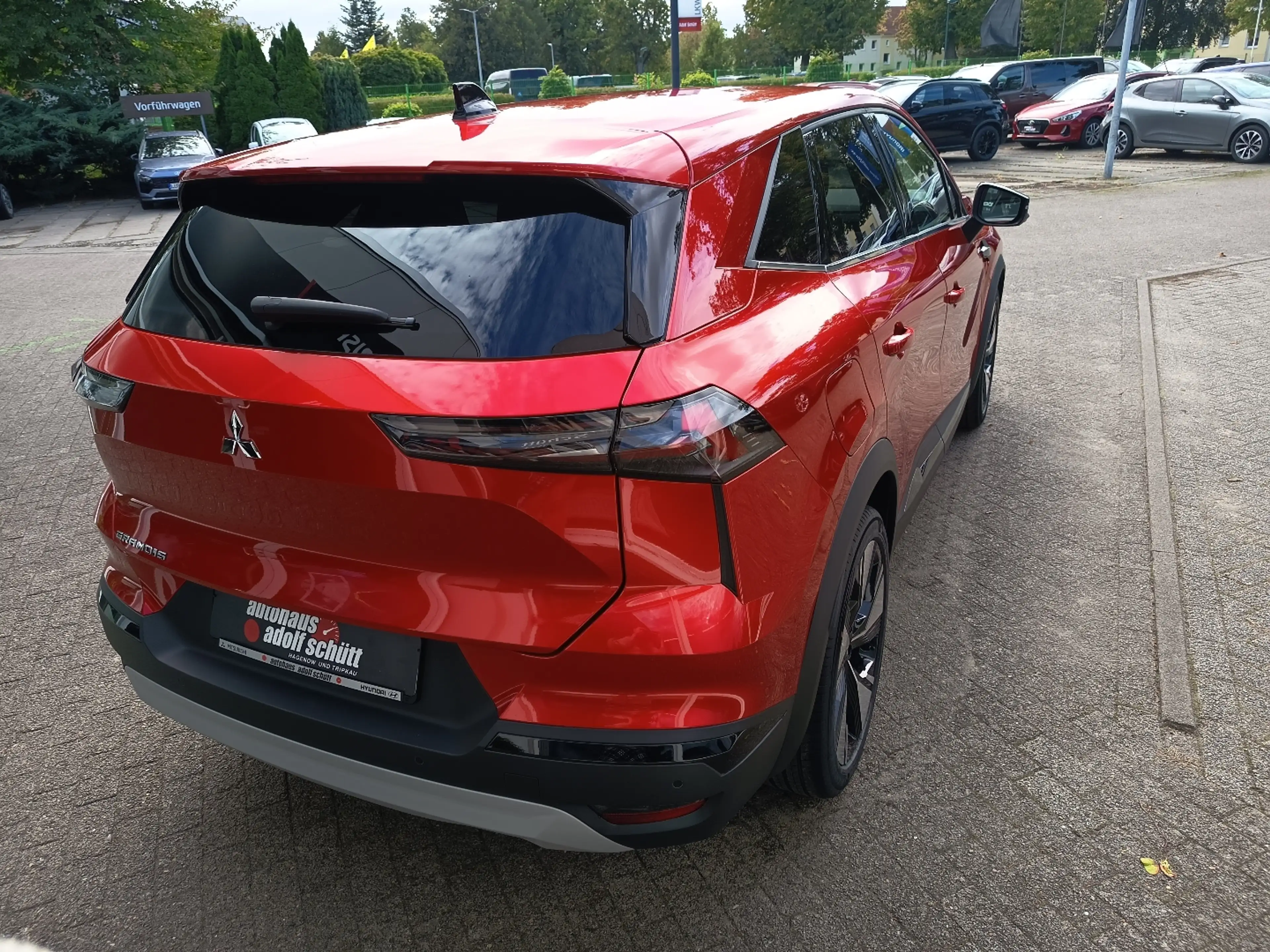 Mitsubishi Grandis Intro Edition 1.3 T-Benziner 7-DCT — photo 5