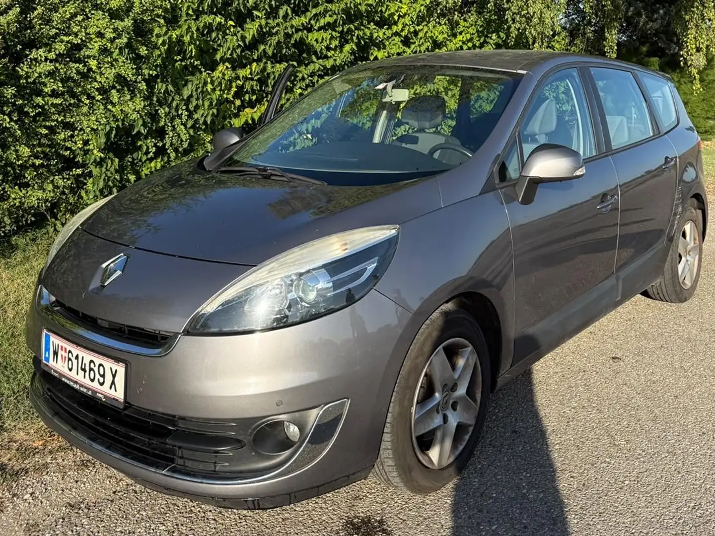 Renault Grand Scenic Grand Scénic Energy dCi 110 TomTom Edition Stop Grau - 1