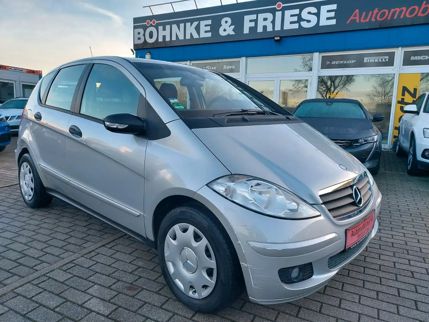 Mercedes-Benz A 150 5 Türen Klimaautomatik Sitzheizung Срібний - 1