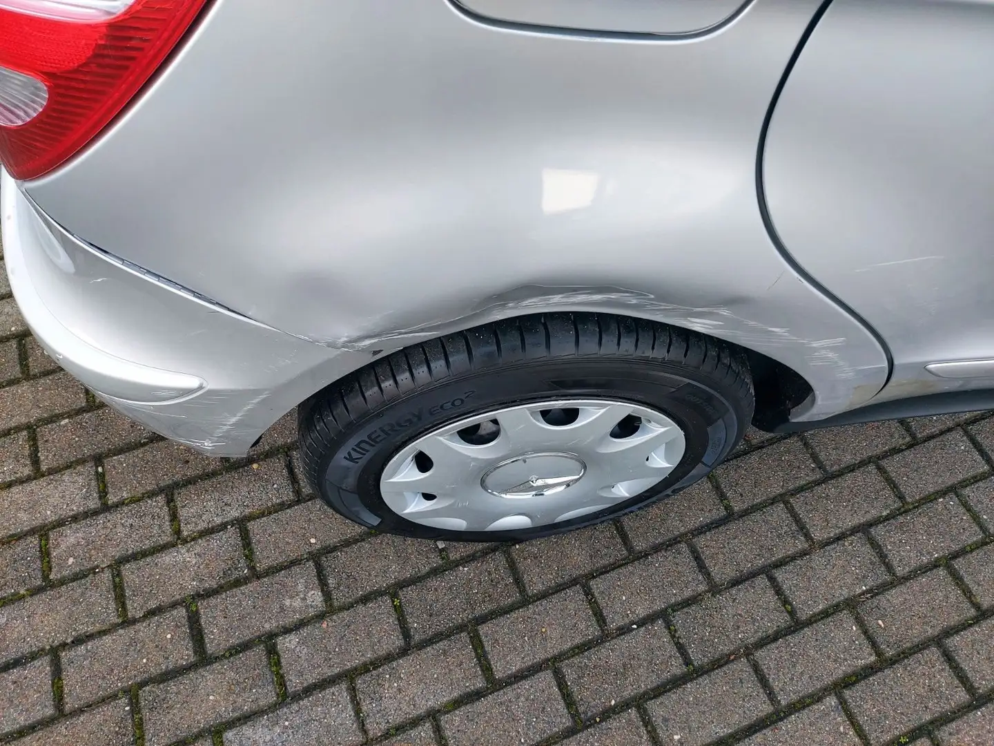 Mercedes-Benz A 150 5 Türen Klimaautomatik Sitzheizung Срібний - 2