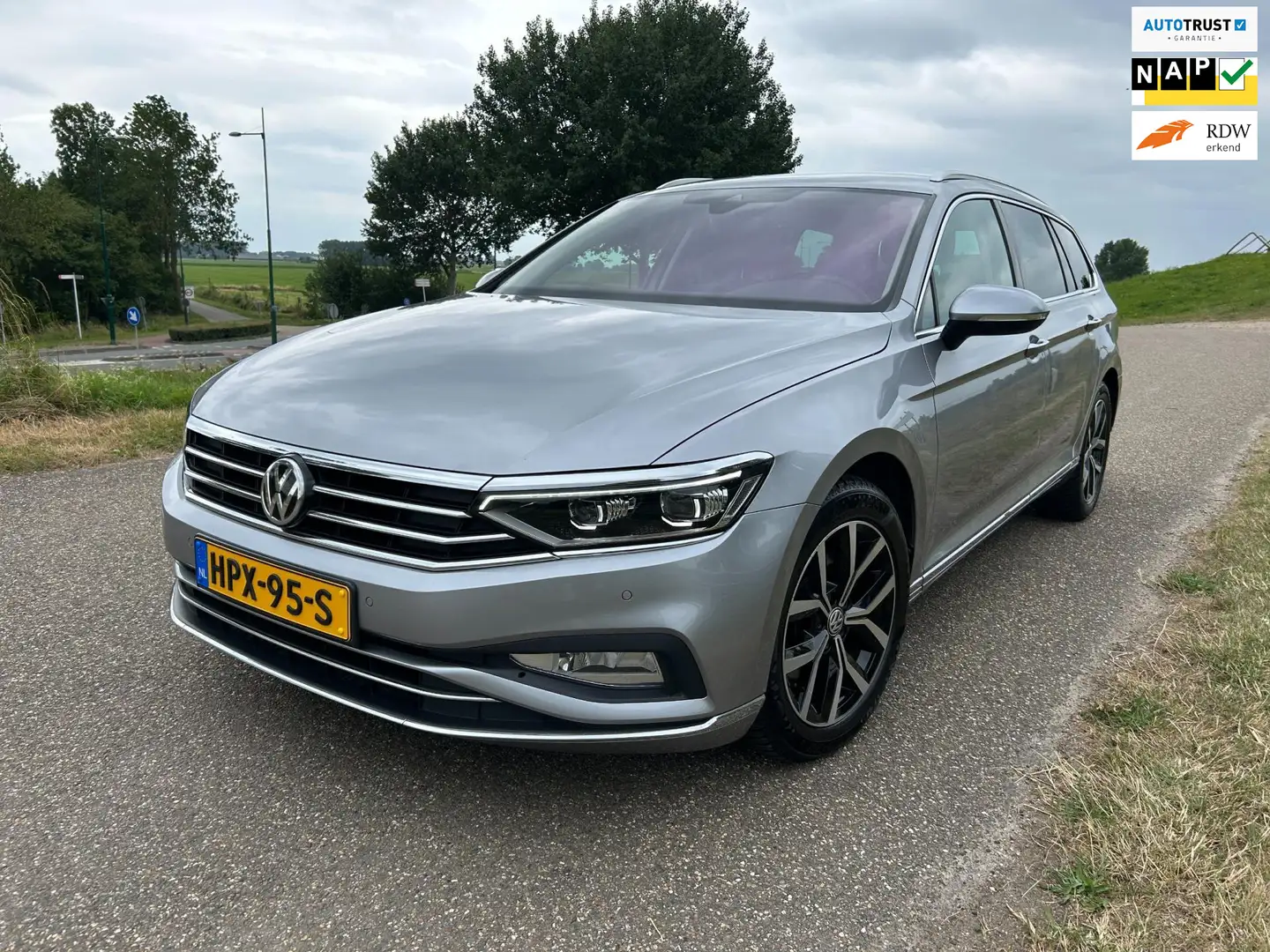 Volkswagen Passat Variant 1.6 TDI Highline Leer Matrix Massag BTW Gris - 1