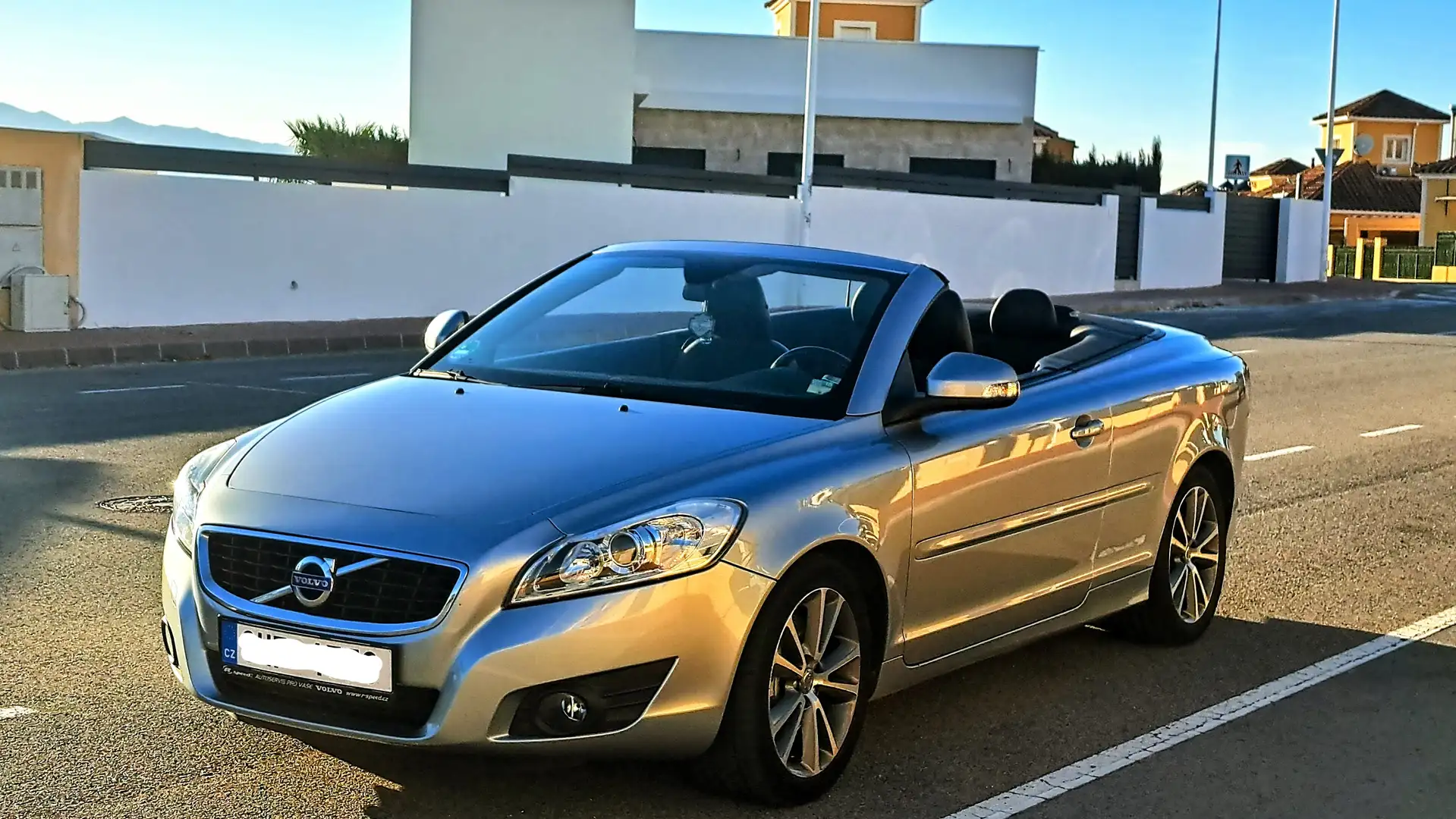 Volvo C70 C70 Cabrio 2.0 D3 Momentum Gris - 1