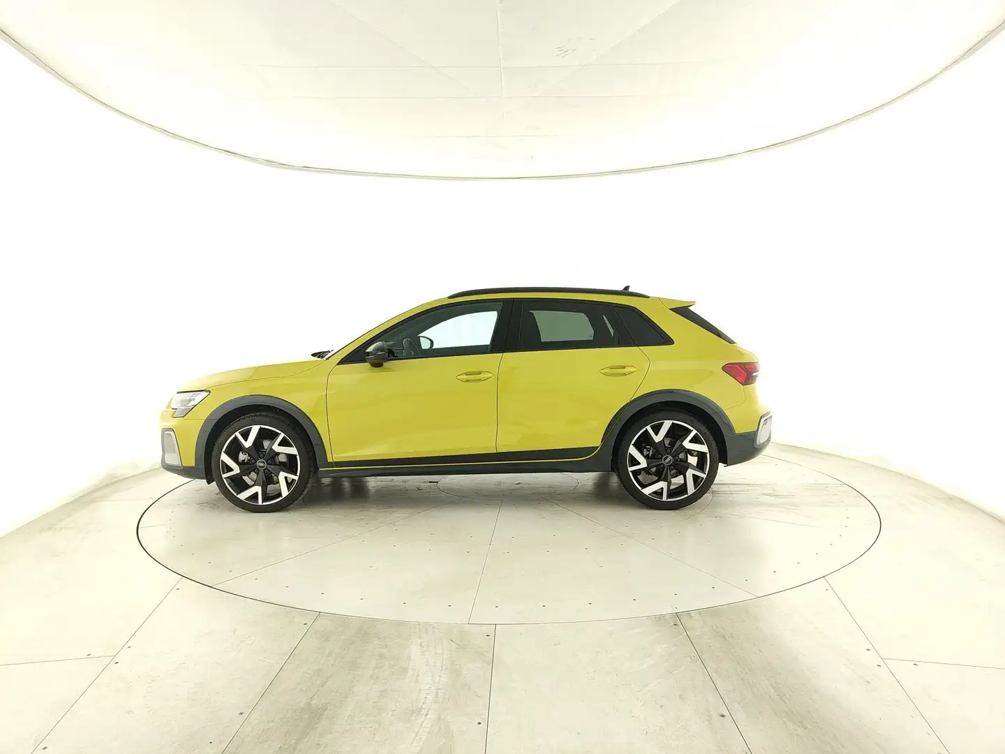Audi A3 allstreet 35 TFSI S tronic Identity Contrast - RE Giallo - 2