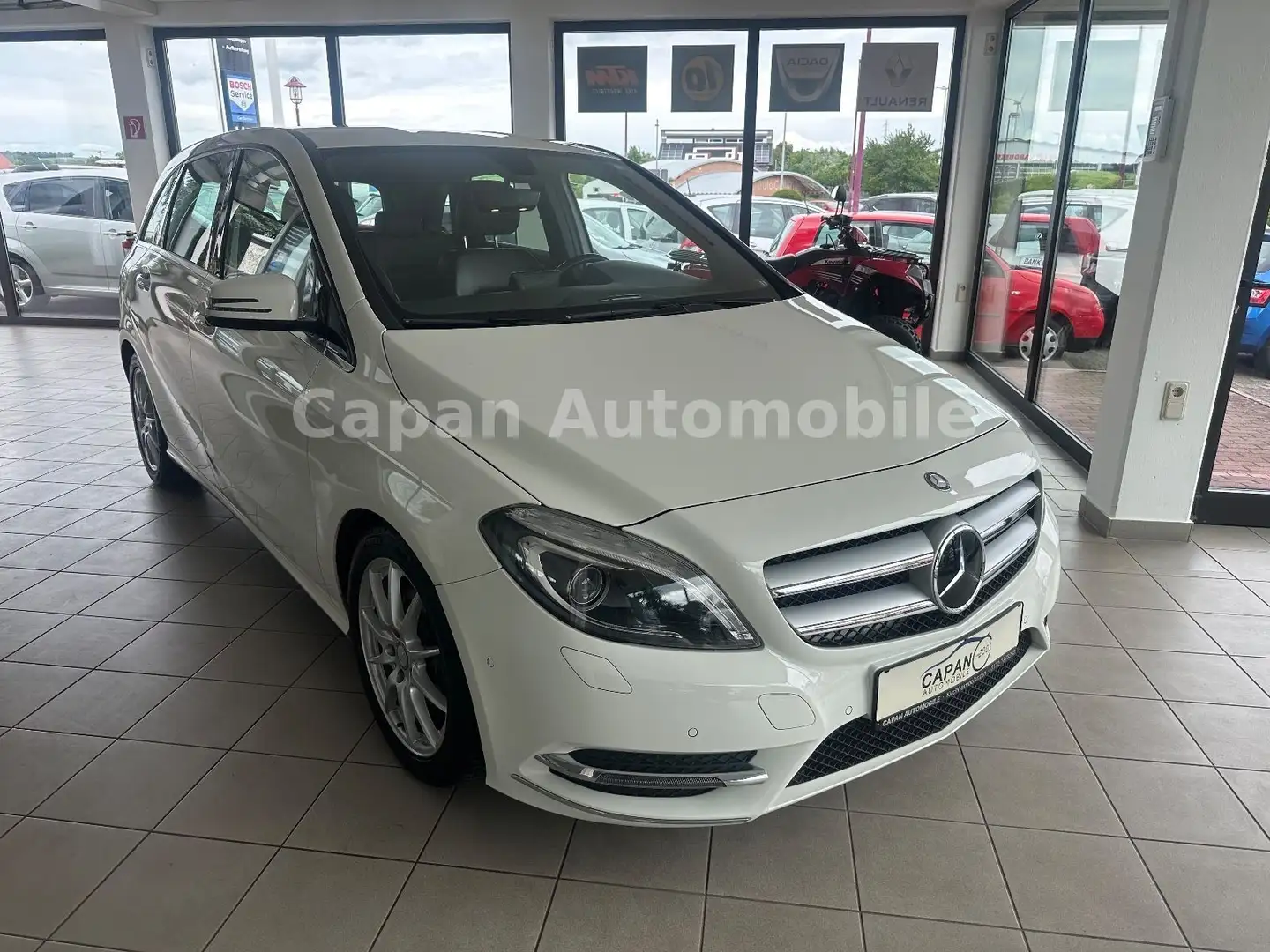 Mercedes-Benz B 180 B -Klasse B 180 Scheckheft/Navi/Xenon/EUR5 Weiß - 1