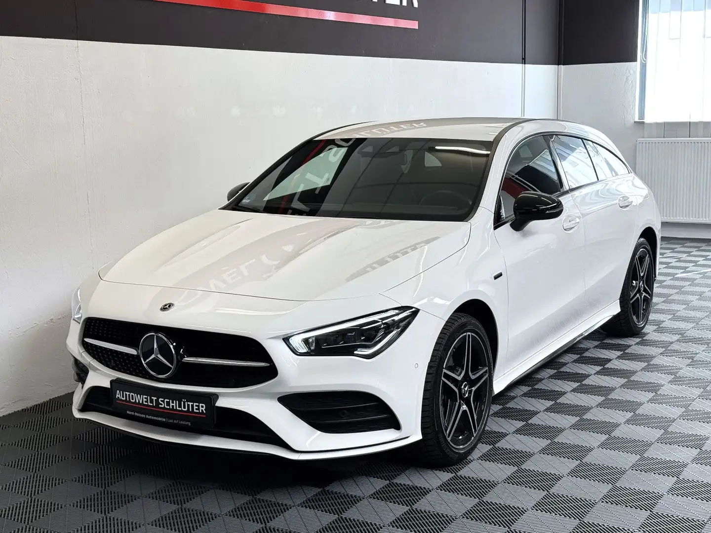 Mercedes-Benz CLA 250 CLA 250e Shooting Brake*AMG Paket*MBUX*Multibeam Weiß - 1