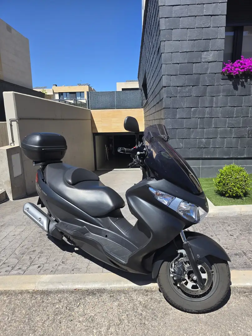 Suzuki Burgman 125 Executive Negro - 1