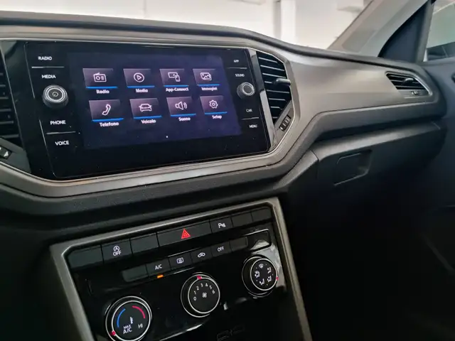 Volkswagen T-Roc view 12