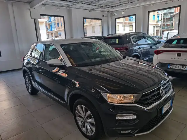 Volkswagen T-Roc view 2