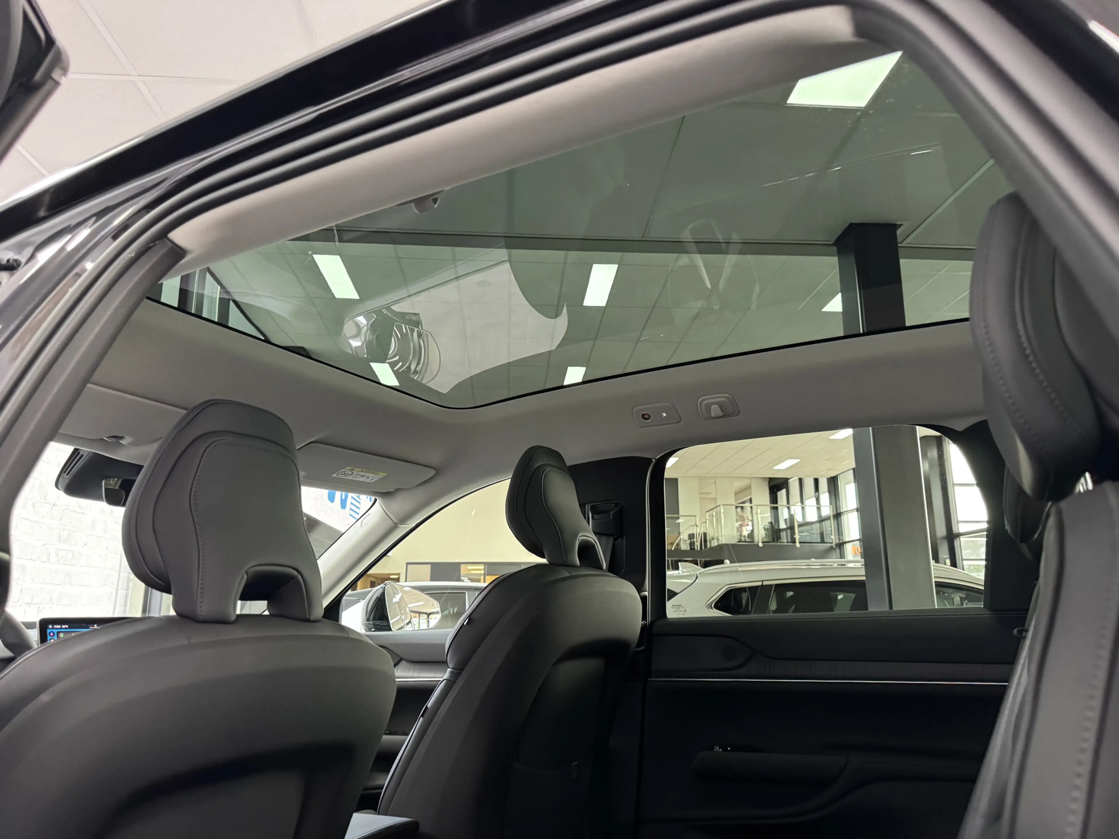 Volvo EX90 Single Motor Core 7p 104 kWh Pano ACC — photo 8