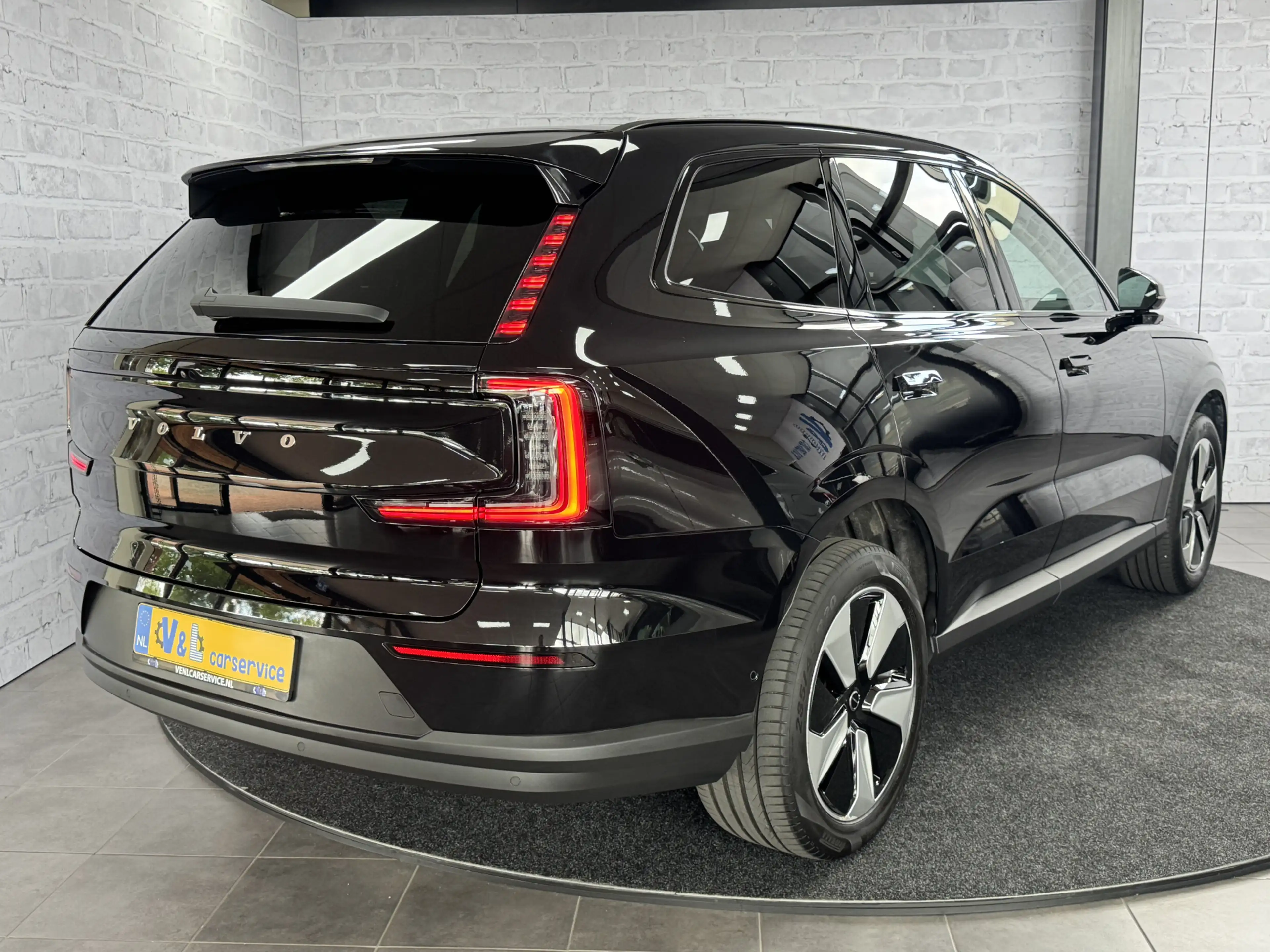 Volvo EX90 Single Motor Core 7p 104 kWh Pano ACC — photo 6
