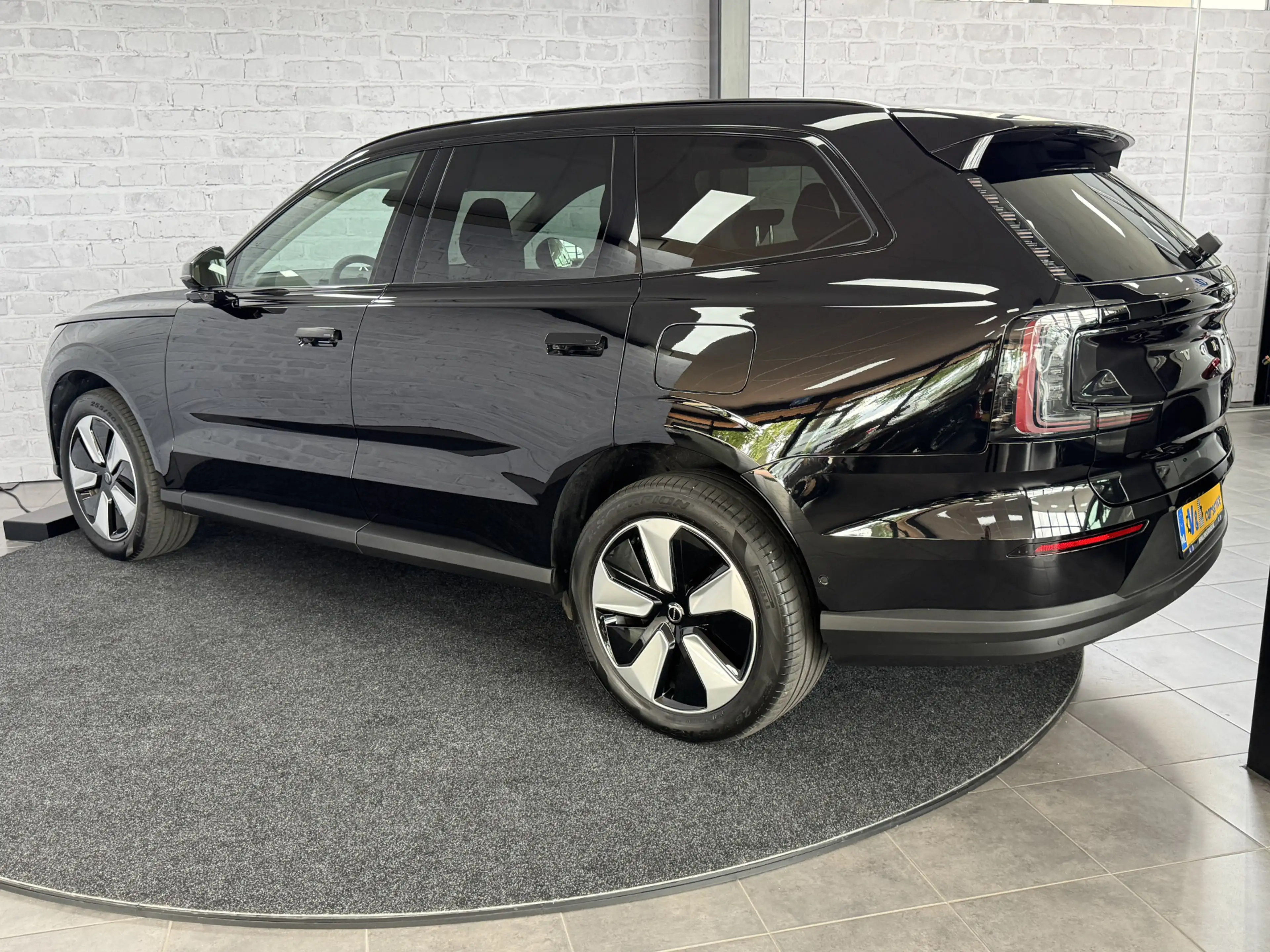 Volvo EX90 Single Motor Core 7p 104 kWh Pano ACC — photo 2