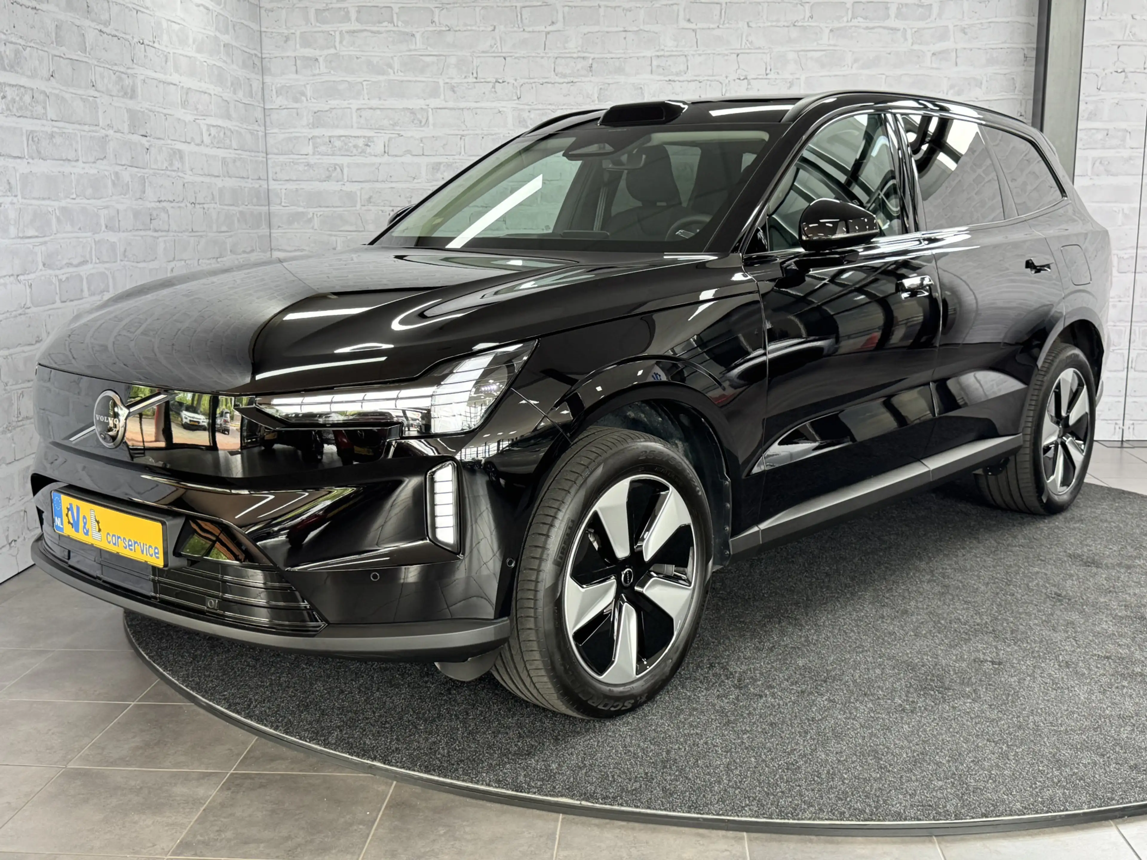 Volvo EX90 Single Motor Core 7p 104 kWh Pano ACC — photo 5