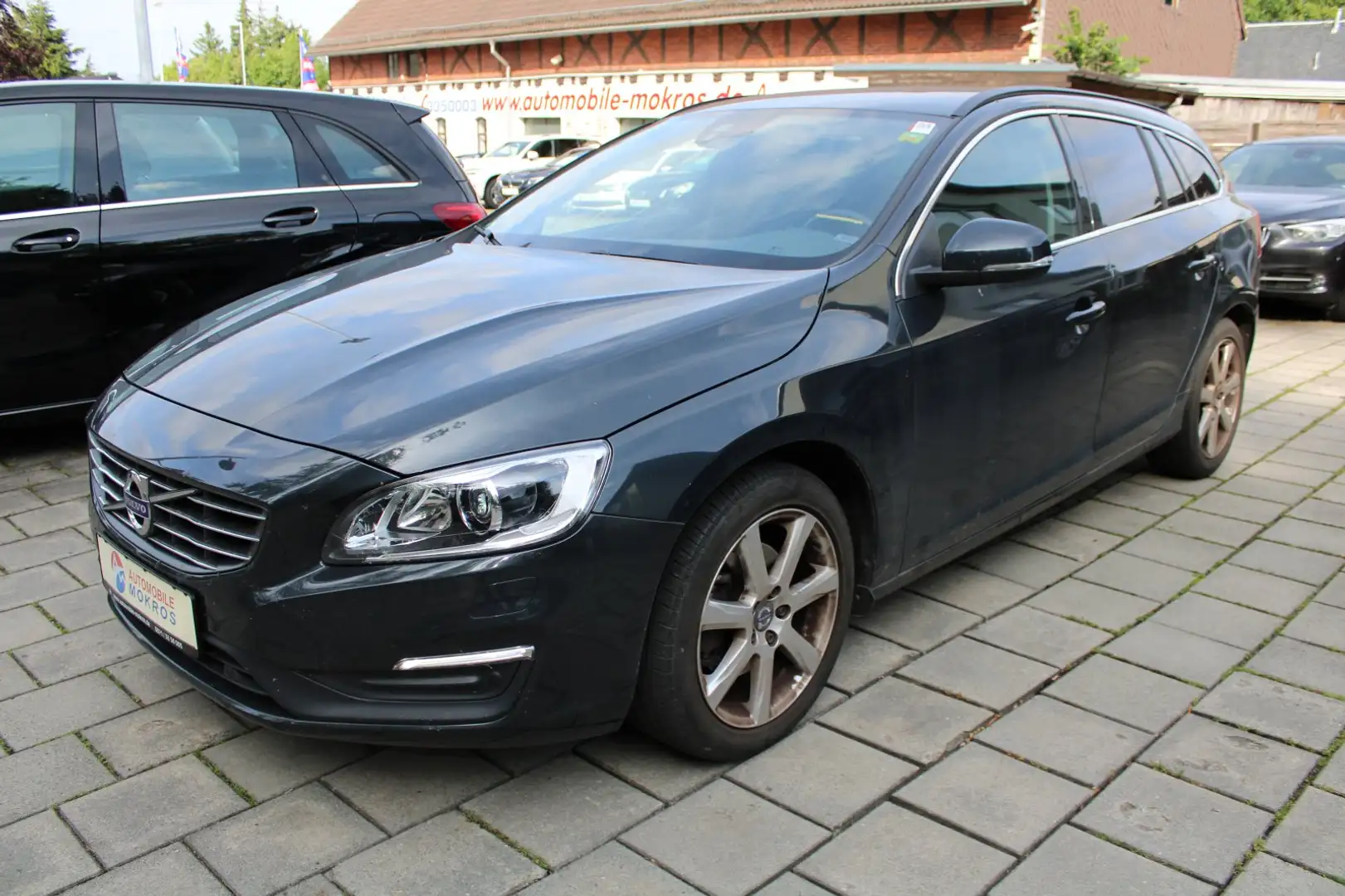 Volvo V60 T3 Momentum BiXenon Leder Navigation Tempomat Rück Grau - 1