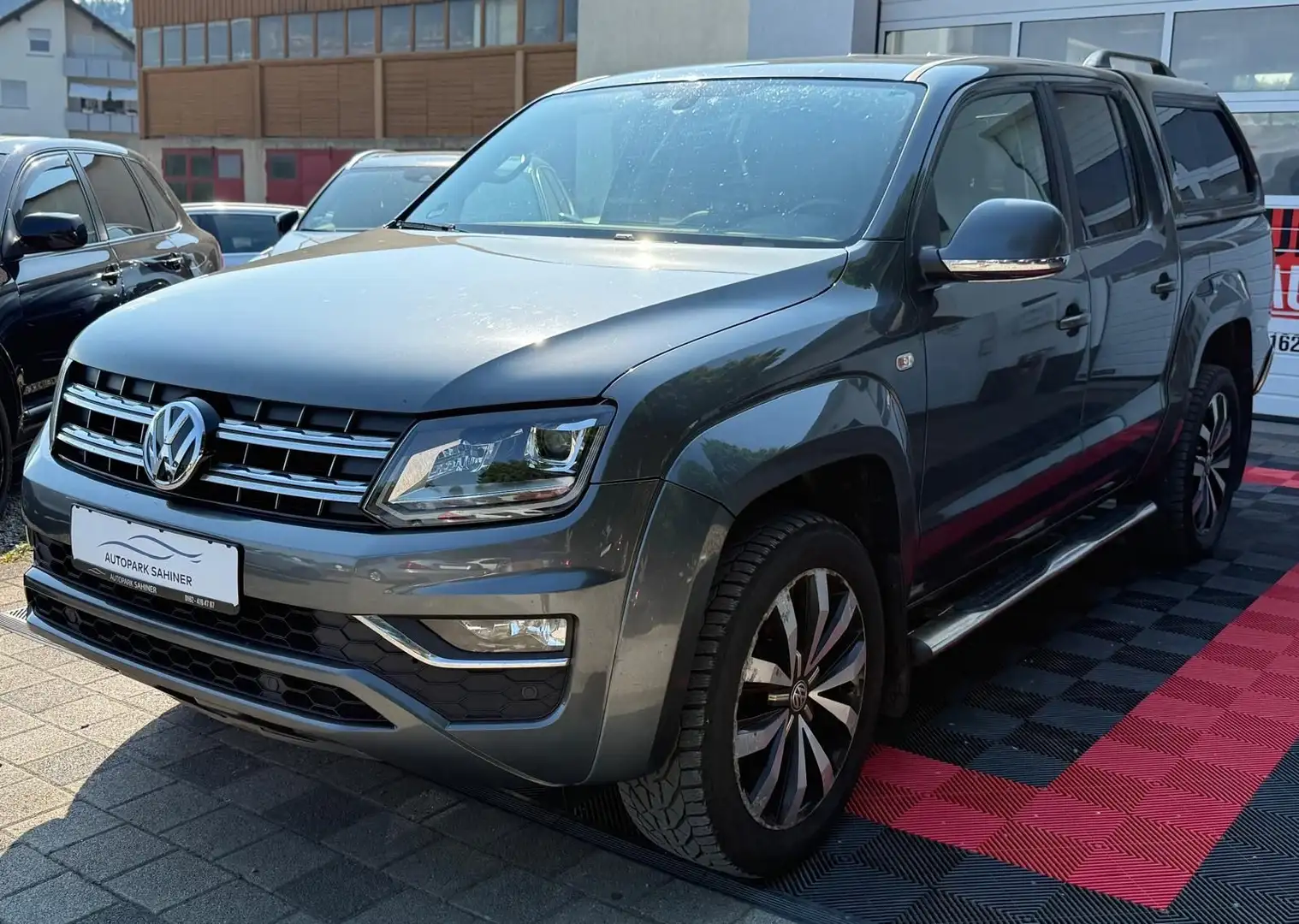 Volkswagen Amarok Highline DoubleCab 4Motion Grau - 2