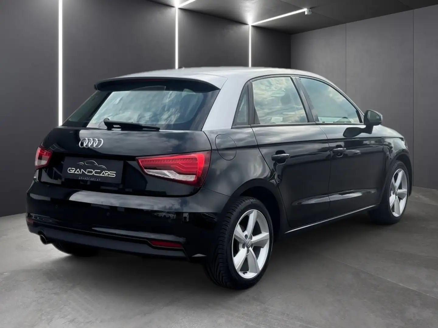 Audi A1 SB 1,0 TFSI intense Schwarz - 2