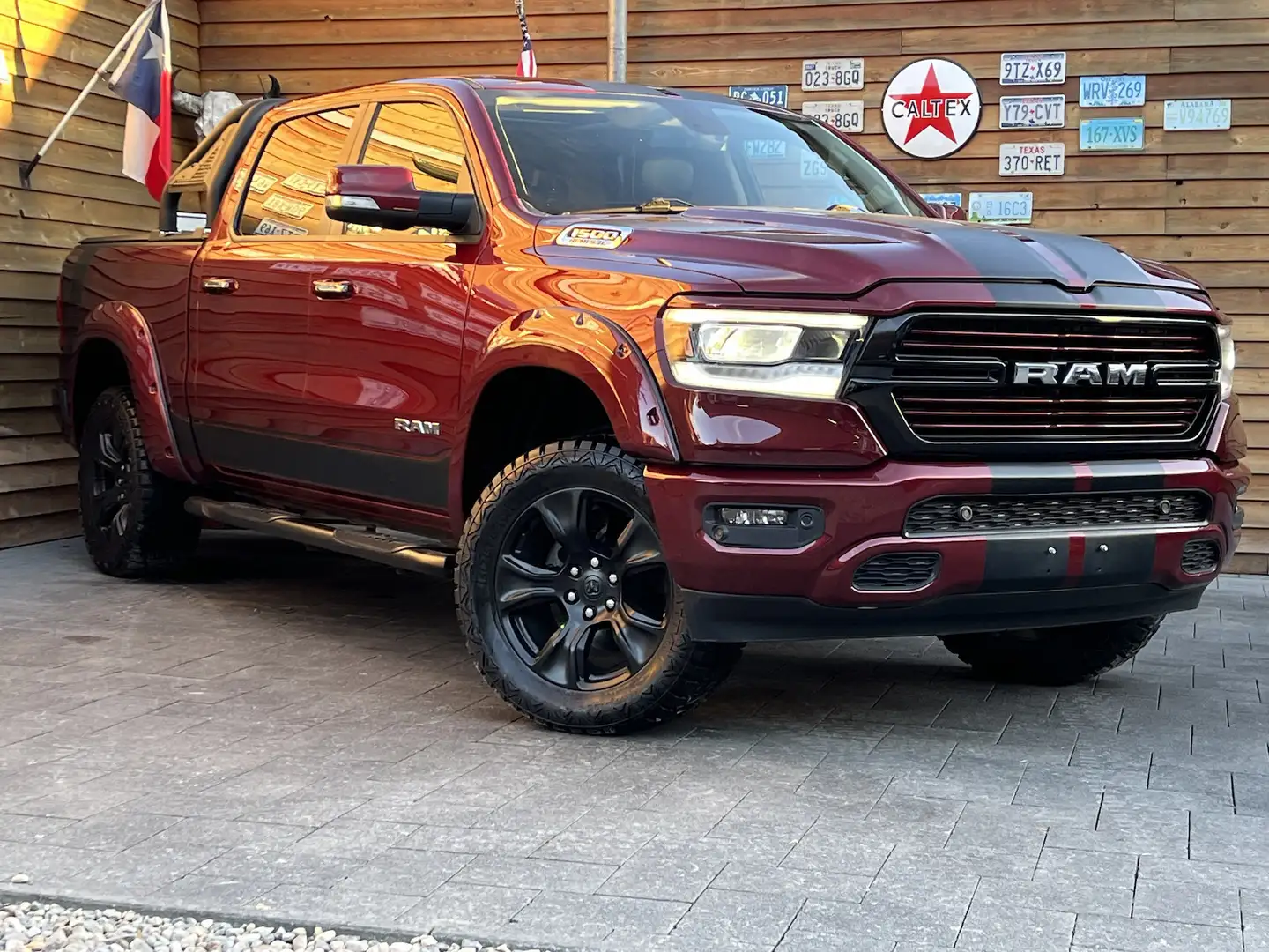 Dodge RAM 1500 5,7L V8 Laramie 4x4 PANO AHK LPG Leder Rood - 2