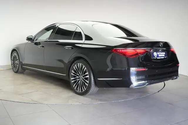 Mercedes-Benz S-Class view 4