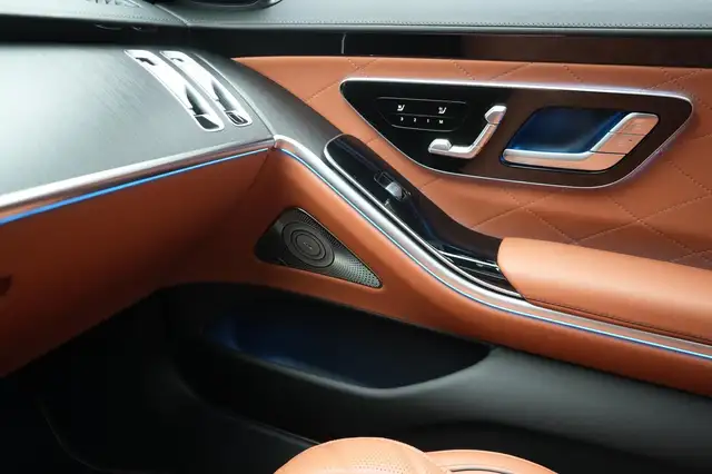 Mercedes-Benz S-Class view 11