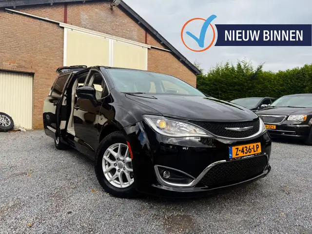 Chrysler Grand Voyager 3.6 V6 LIMITED J.DAIMLER STOW&GO BLACK&WHITE DESIG