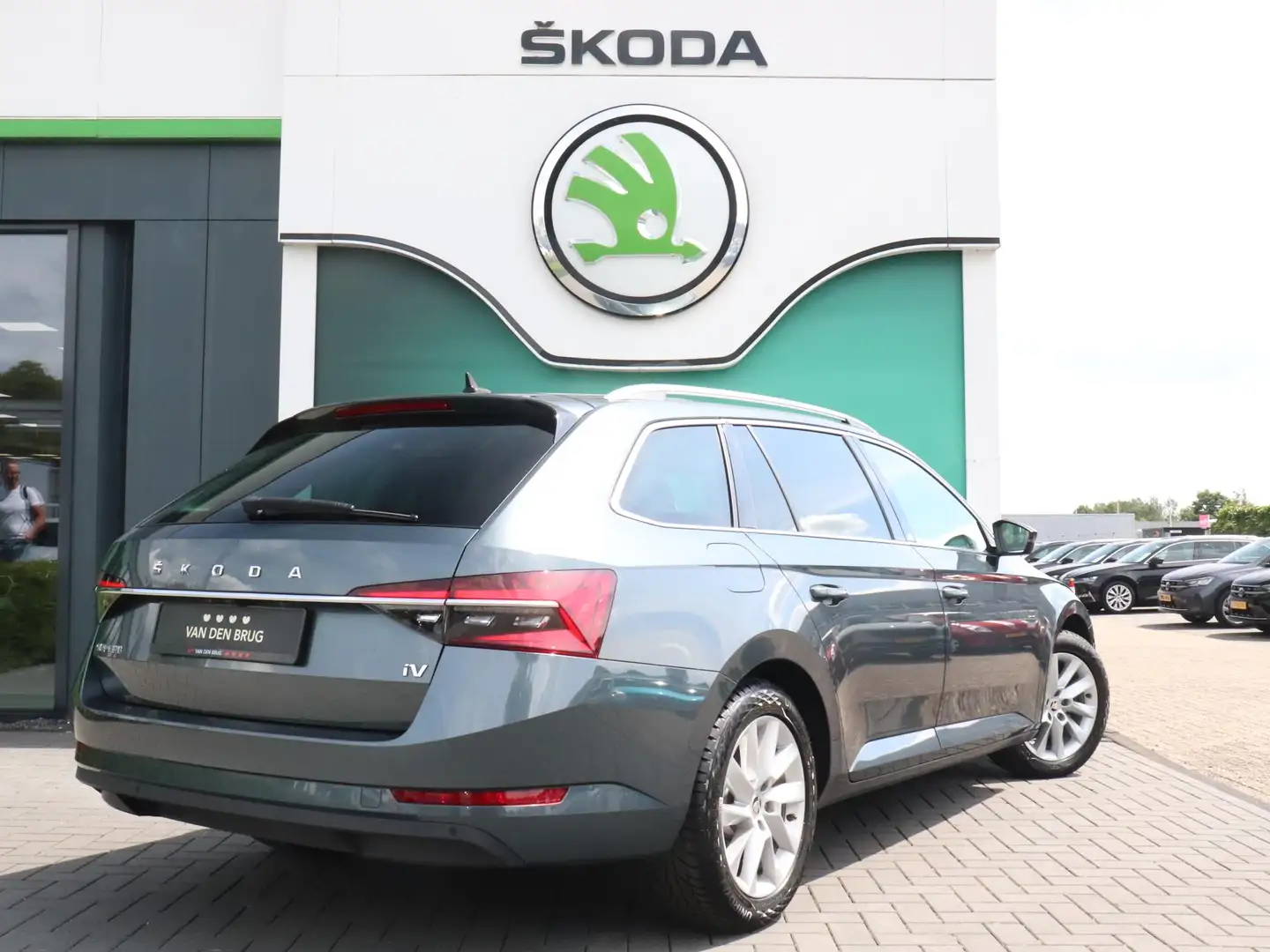 Skoda Superb Combi 1.4 TSI 218 pk iV Automaat | Panoramadak | T Grijs - 2