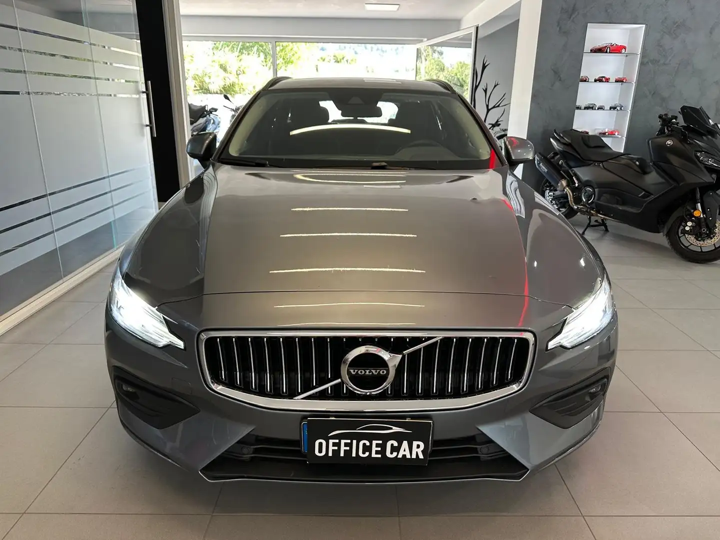 Volvo V60 2.0 d3 Business Plus geartronic my20 Grijs - 2