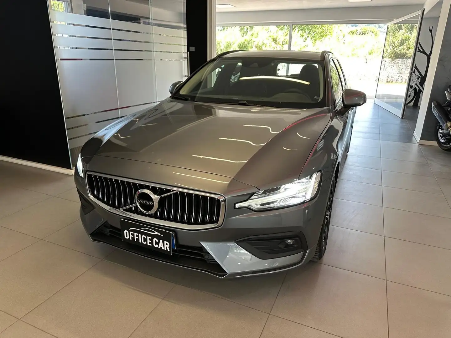 Volvo V60 2.0 d3 Business Plus geartronic my20 Grijs - 1