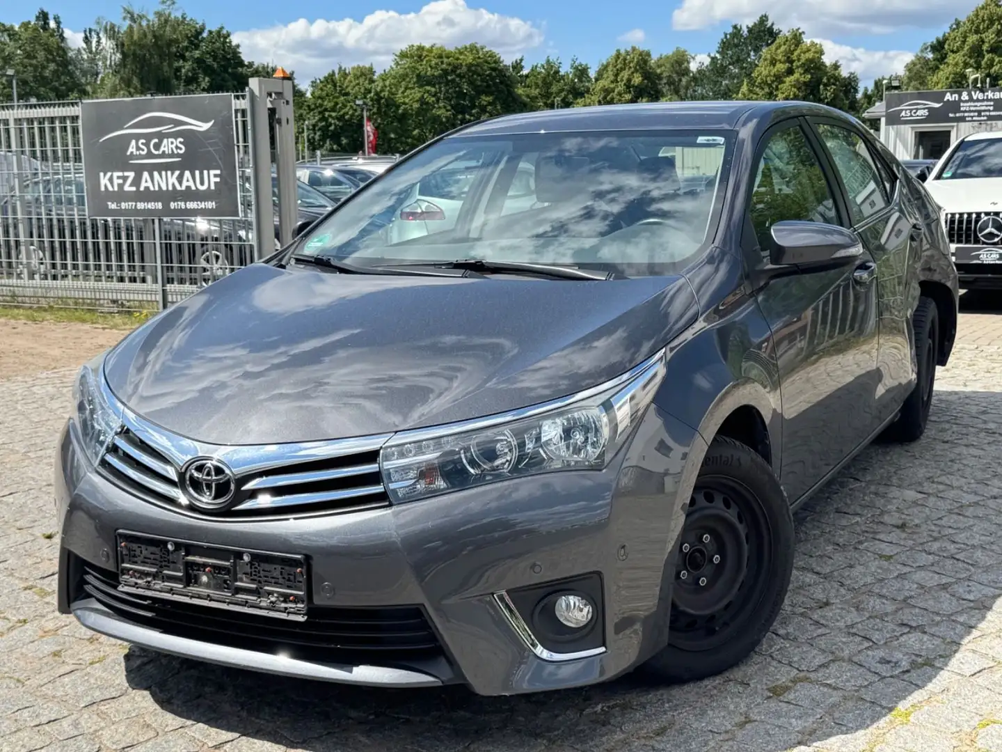 Toyota Corolla 1.6 Life+*Klima*AHK*PDC*Kamera*Euro5* Grijs - 1