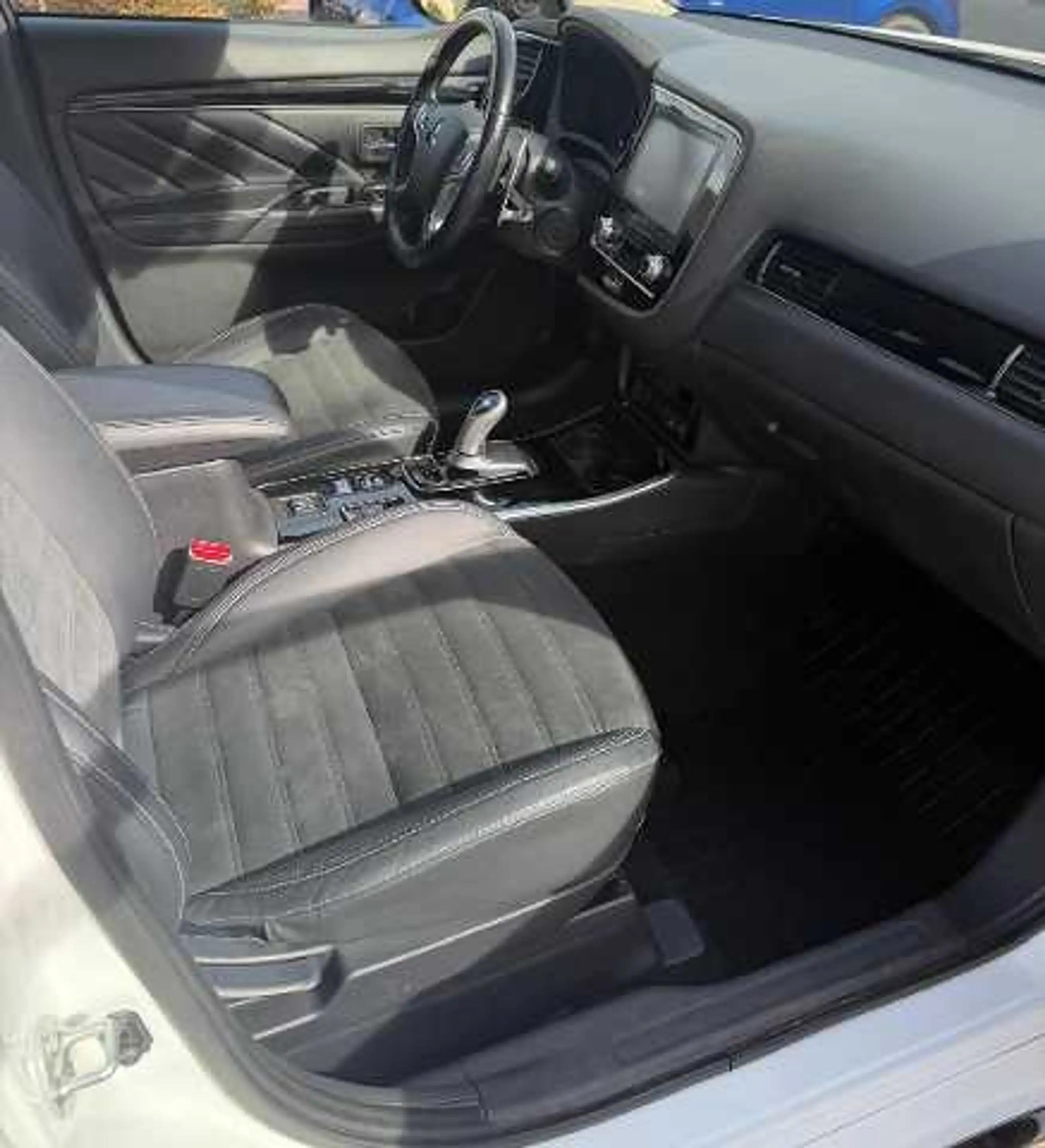 Mitsubishi Outlander PHEV BASIS Spirit-Paket 2.4 4WD — photo 14