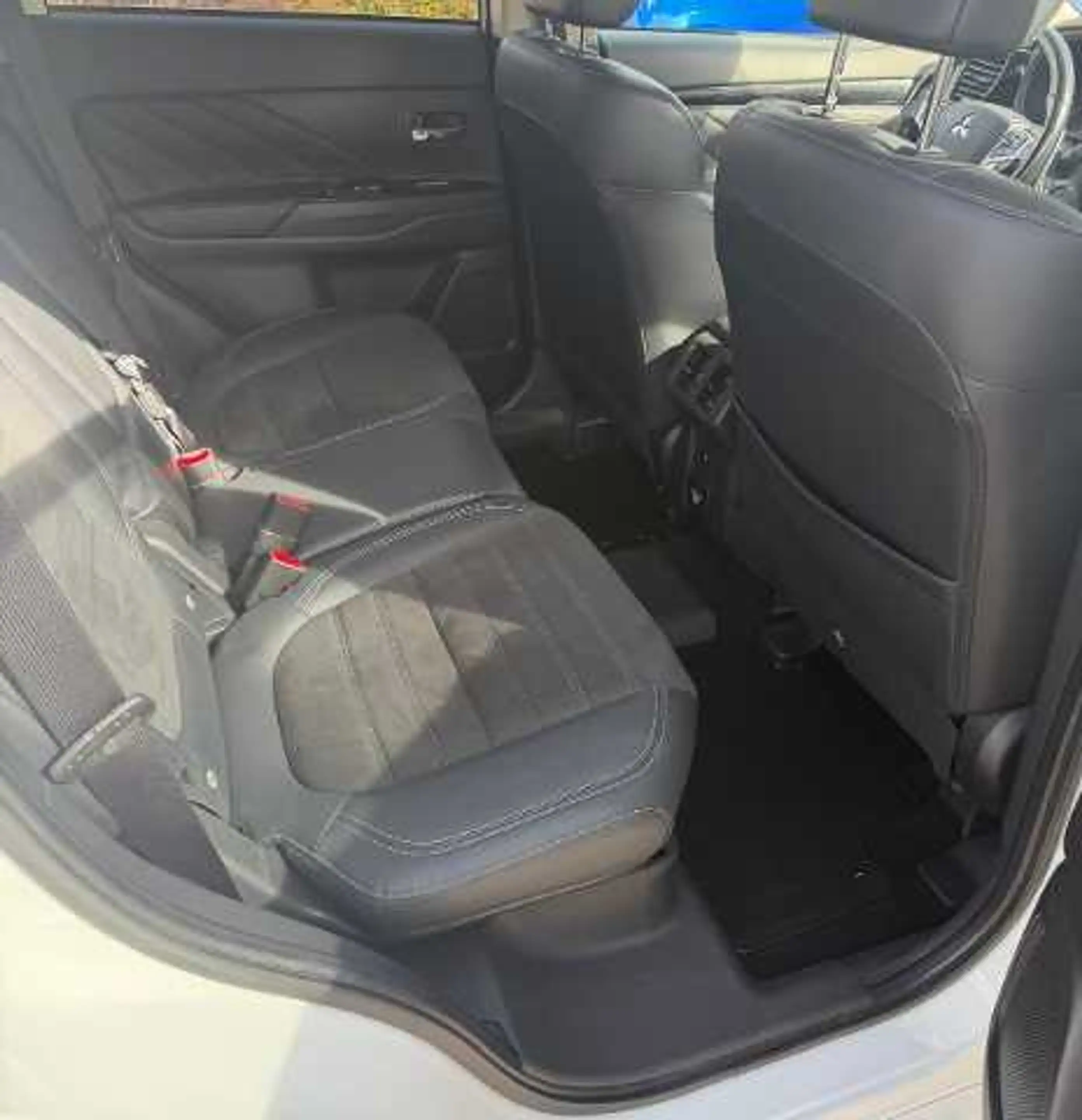 Mitsubishi Outlander PHEV BASIS Spirit-Paket 2.4 4WD — photo 13