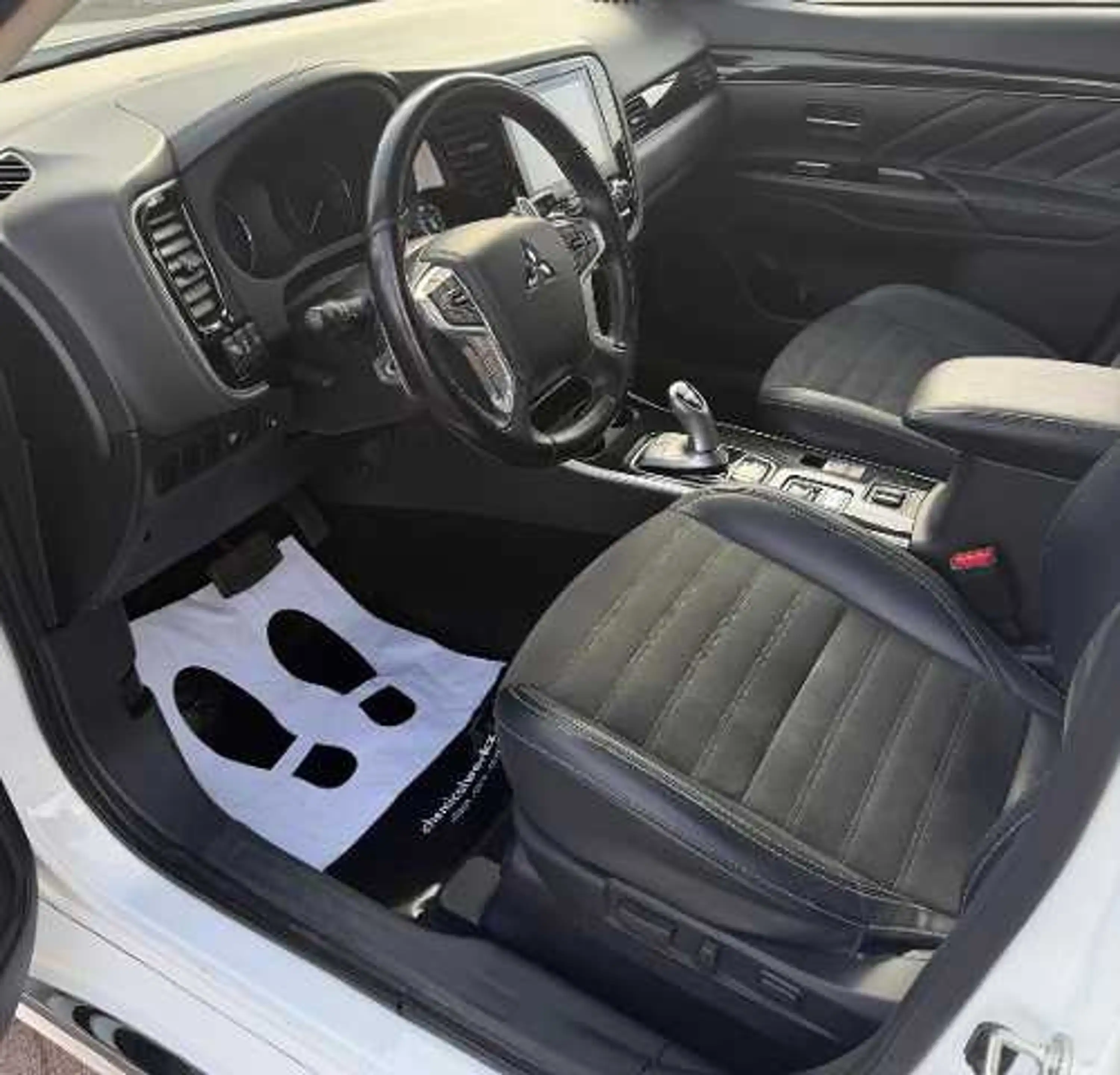 Mitsubishi Outlander PHEV BASIS Spirit-Paket 2.4 4WD — photo 10