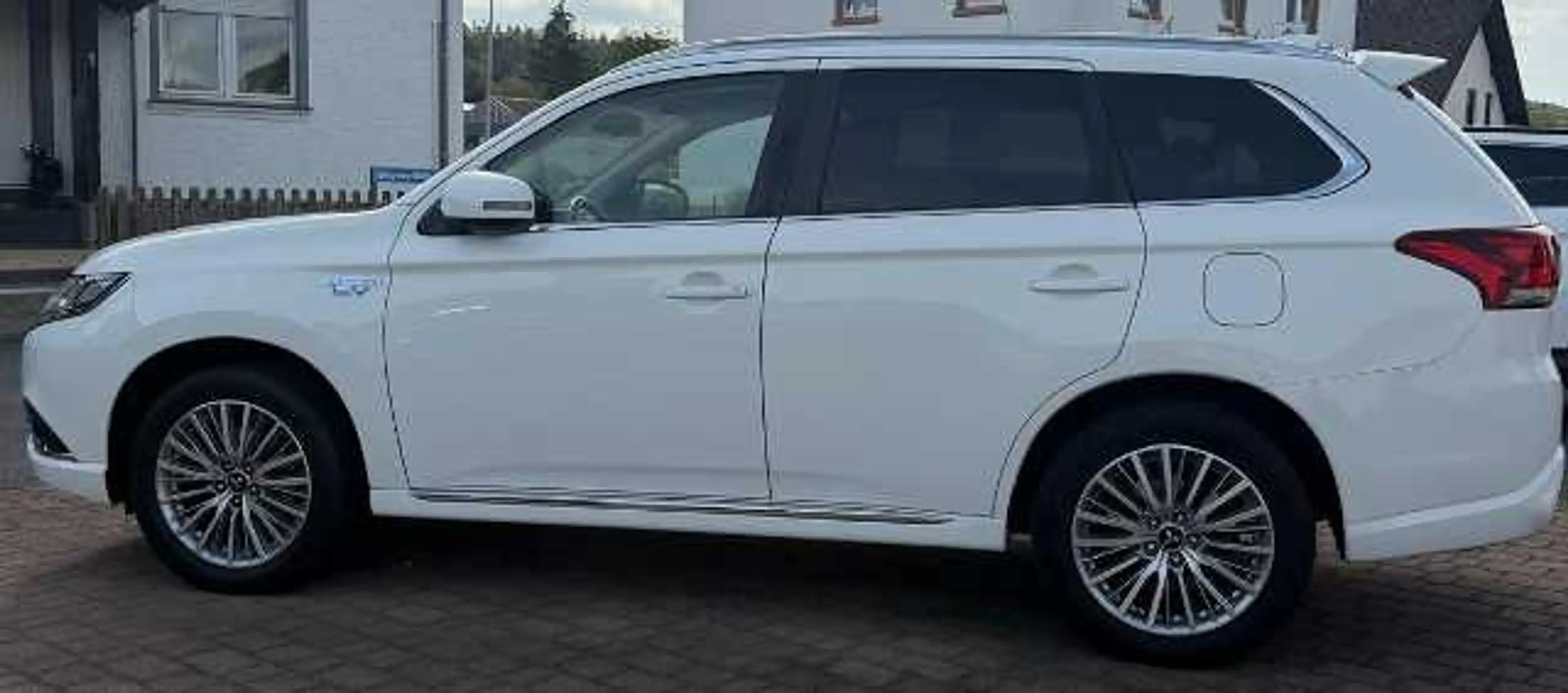 Mitsubishi Outlander PHEV BASIS Spirit-Paket 2.4 4WD — photo 8