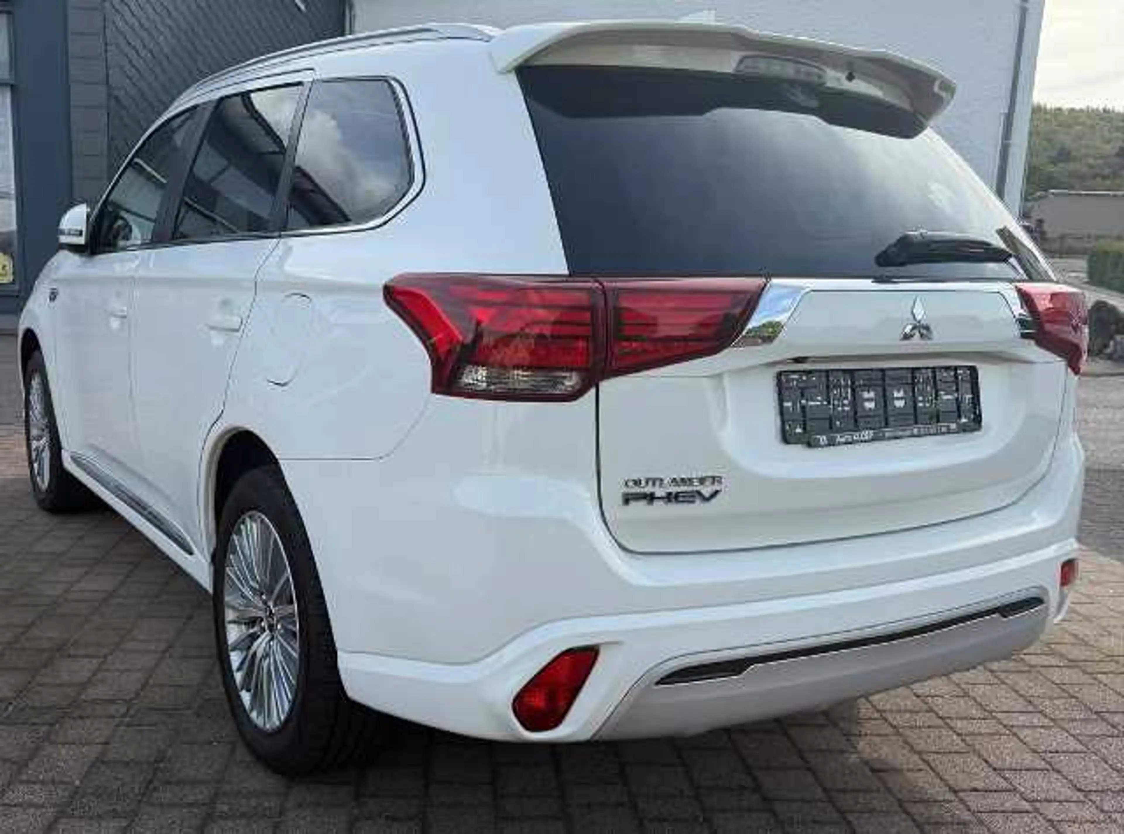 Mitsubishi Outlander PHEV BASIS Spirit-Paket 2.4 4WD — photo 7