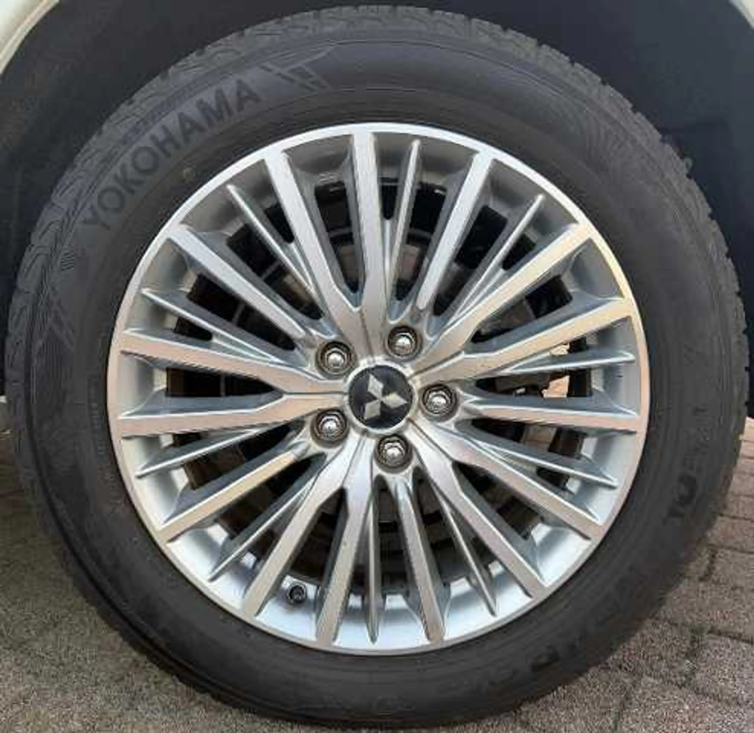 Mitsubishi Outlander PHEV BASIS Spirit-Paket 2.4 4WD — photo 9
