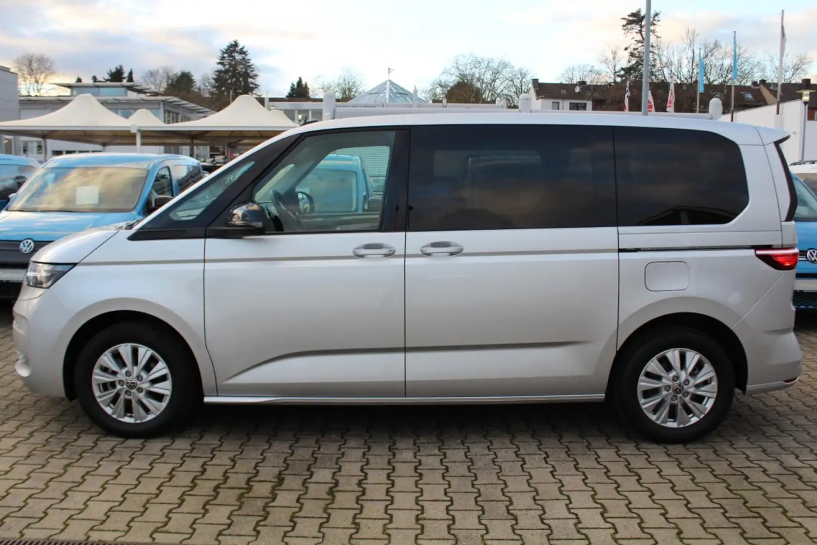 Volkswagen MULTIVAN 2.0 TDI DSG / NAVI / KAMERA / CLIMATRONIC Silber - 2