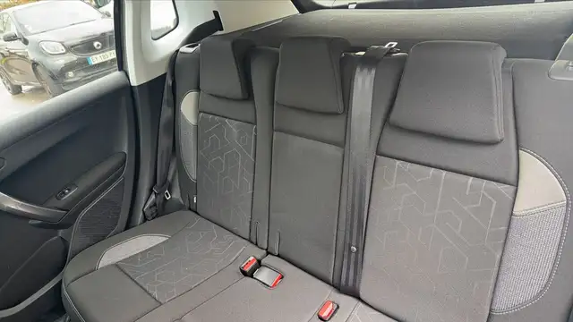 Peugeot 2008 view 9