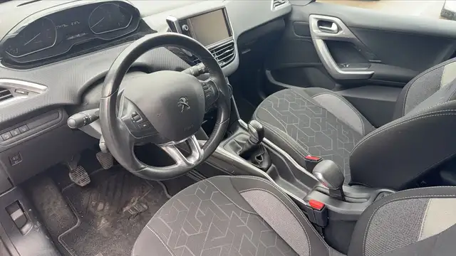 Peugeot 2008 view 8