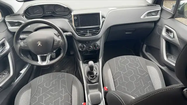 Peugeot 2008 view 11